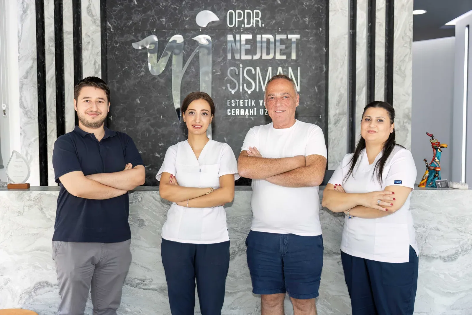 Op. Dr. Nejdet Şişman ve klinik ekibi